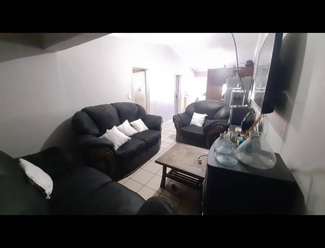 2 BEDROOM HOUSE FOR SALE IN BLACKHEATH INDUSTRIAL